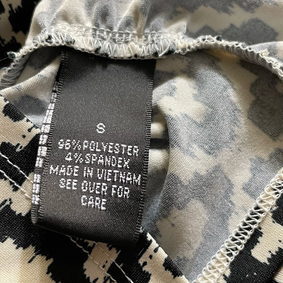 Sleeveless Top Cream and Black size Small/Medium - Picture 6 of 6